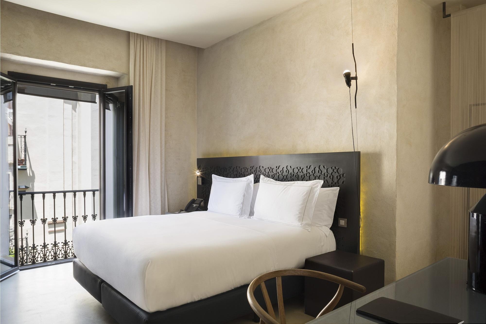 Eme Catedral Mercer Hotel Sevilla Exteriér fotografie A room at the hotel