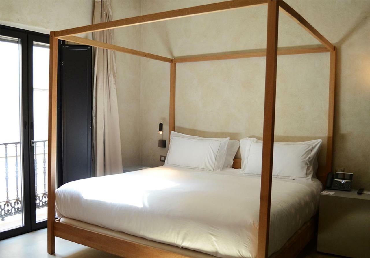 Eme Catedral Mercer Hotel Sevilla Exteriér fotografie A four-poster bed