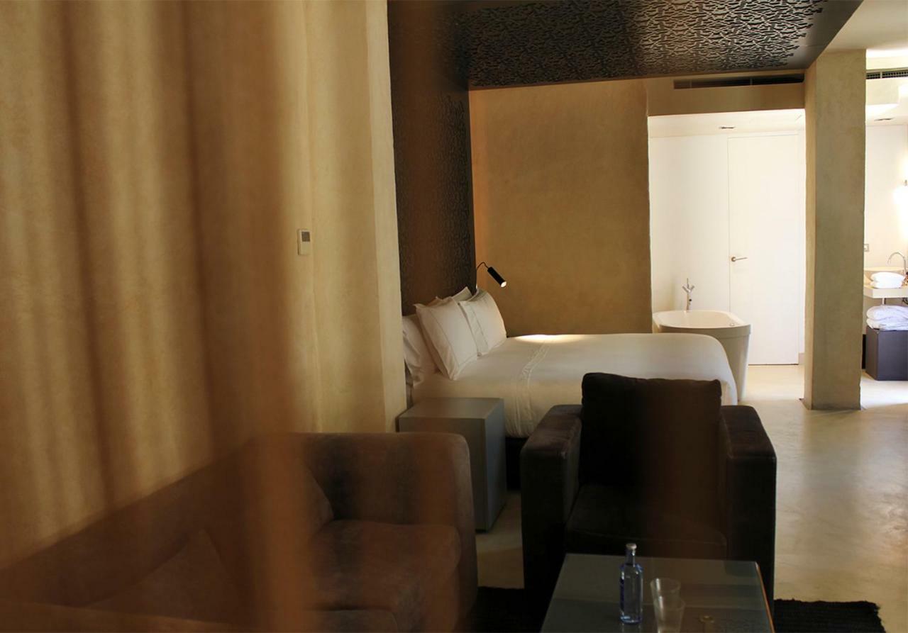 Eme Catedral Mercer Hotel Sevilla Exteriér fotografie A room at the hotel