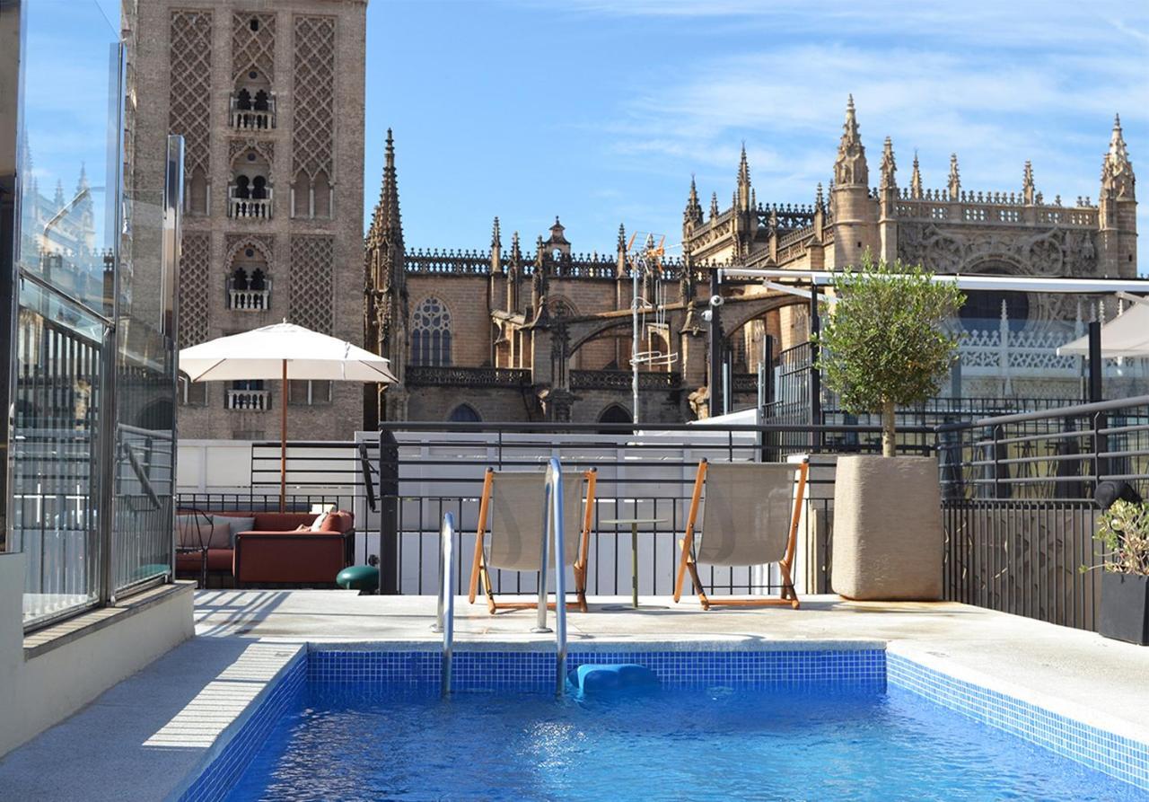 Eme Catedral Mercer Hotel Sevilla Exteriér fotografie Rooftop pool at Hotel Casa 1887