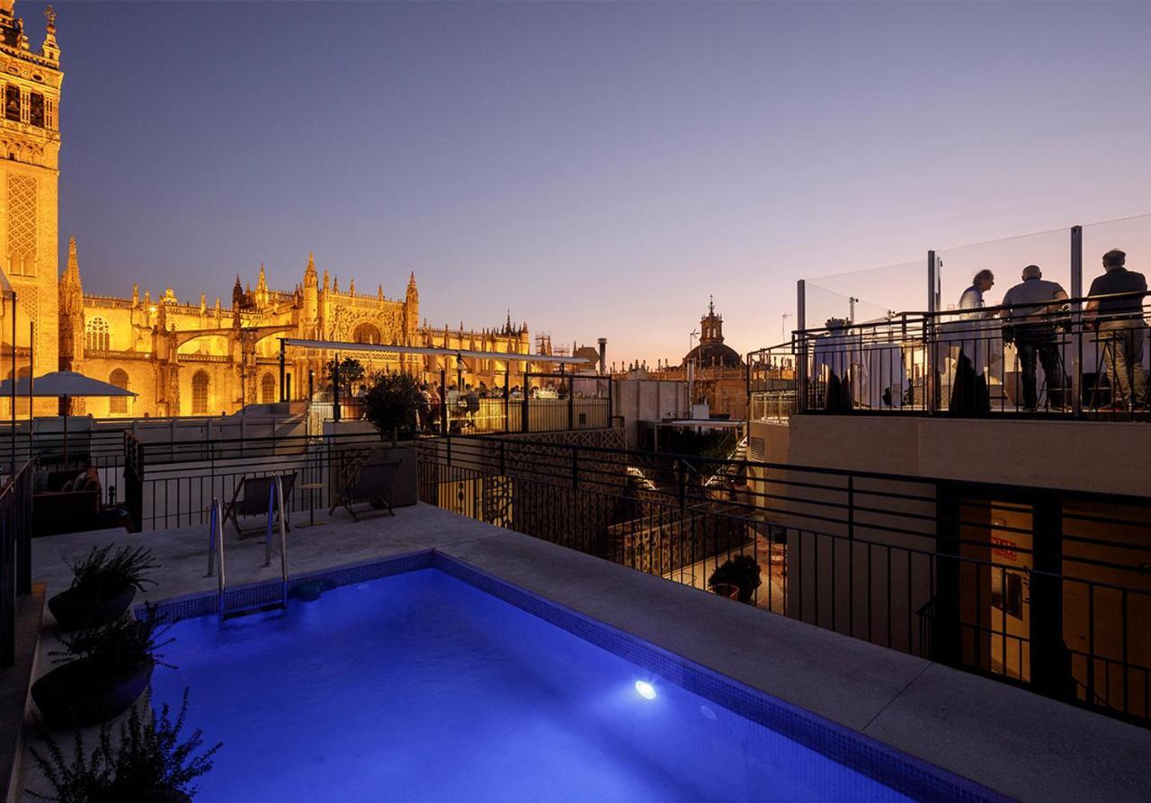 Eme Catedral Mercer Hotel Sevilla Exteriér fotografie Rooftop pool at Hotel Casa 1800